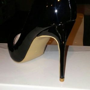 Black Pumps